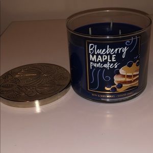 Bath & body works blueberry maple pancakes candle